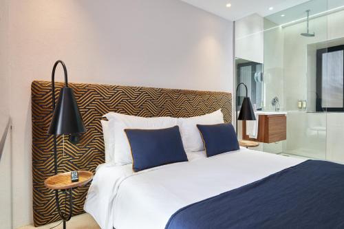 a bedroom with a large bed and a bathroom at Rio da Vila in Porto