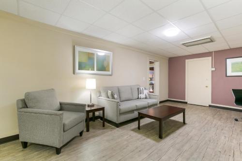 a waiting room with two chairs and a table at Eisenhower Hotel and Conference Center in Gettysburg