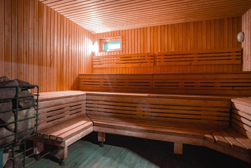 a sauna with wooden benches and a window at Vėjo Malūnų sodyba - vila in Paserninkai