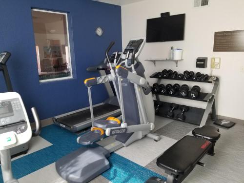 a room with a gym with a treadmill and weights at Comfort Inn & Suites I-25 near Spaceport America in Truth or Consequences