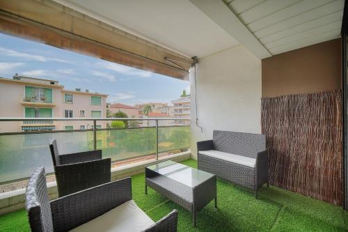 Upstays - Terrace - Near shops - Parking - Wifi