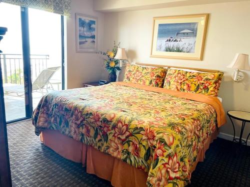 Ένα ή περισσότερα κρεβάτια σε δωμάτιο στο Beachfront Condo Ocean View