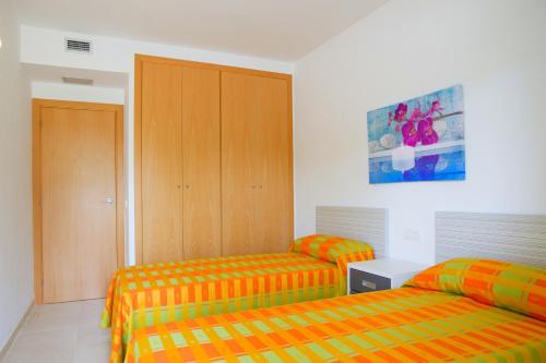 Postel nebo postele na pokoji v ubytování Rentalmar Paradise Families Only con parking