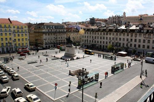 Lisbon Heart Apartments - Green Apartment by LovelyStay