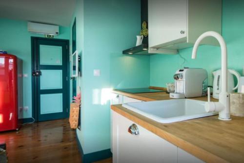 Lisbon Heart Apartments - Green Apartment by LovelyStay
