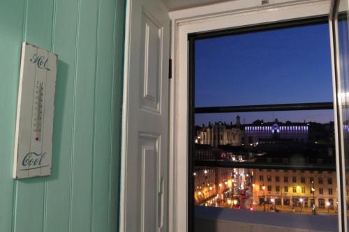 Lisbon Heart Apartments - Green Apartment by LovelyStay
