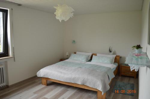 a bedroom with a bed and a chandelier at Naturparadies & Abenteuer schwäbische Alb in Großbettlingen