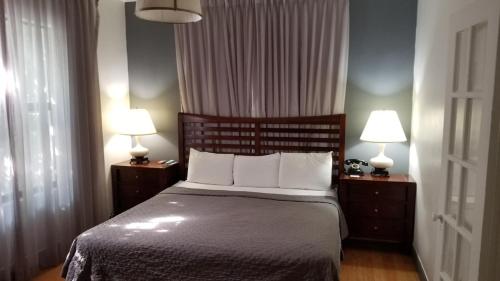 Een bed of bedden in een kamer bij South Beach Plaza Villas