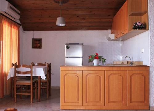 Kuchyň nebo kuchyňský kout v ubytování Kehagias Apartments