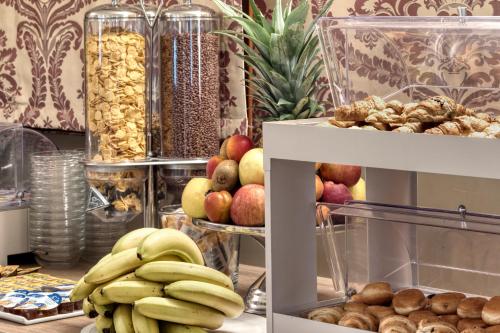 Makanan di atau berdekatan hotel