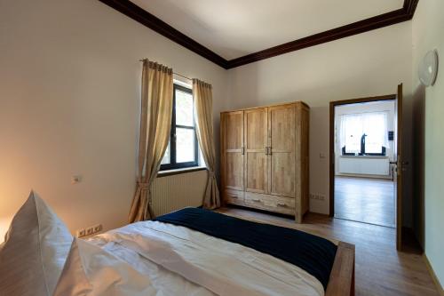 a bedroom with a large bed and a window at Alte Schule Spittelstein EG in Rödental