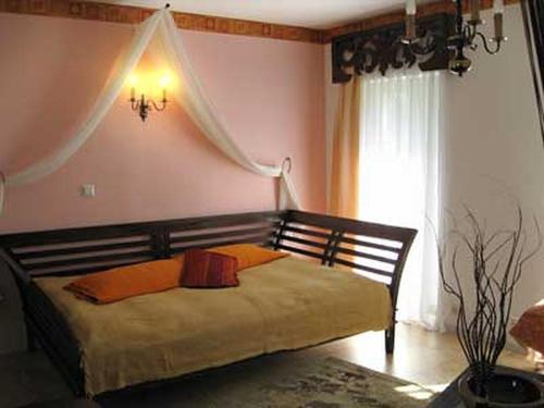 Giường trong phòng chung tại Bali Suite