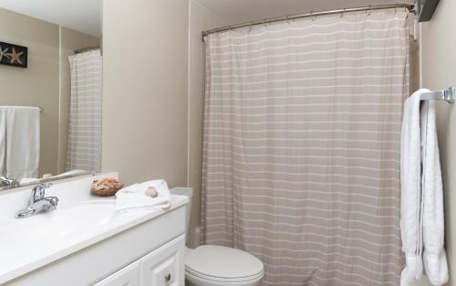 Ένα μπάνιο στο Beach condo in the heart of Clearwater beach