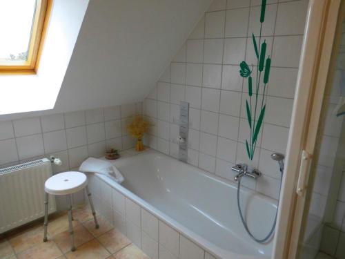 a bathroom with a bath tub and a sink at Ferienwohnung Lindenstraße in Heiligenhafen