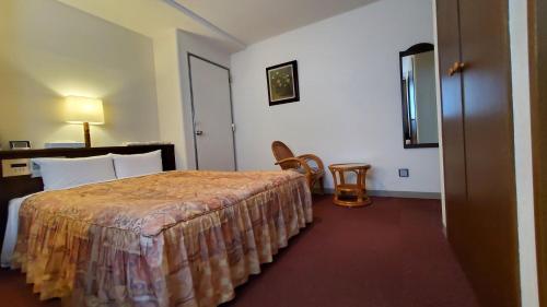 Postel nebo postele na pokoji v ubytování Nobeoka Urban Hotel