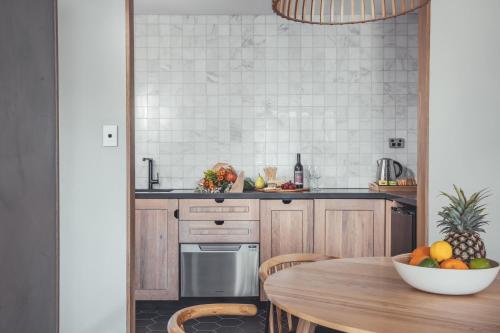 Una cocina o cocineta en The Island Gold Coast