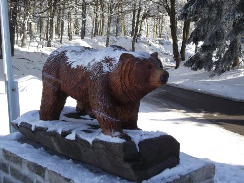 a statue of a bear in the snow at Ferienwohnung Estel in Bärenstein