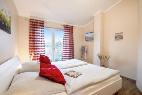 Postel nebo postele na pokoji v ubytování Wellness - Ferienhaus Küstenwind