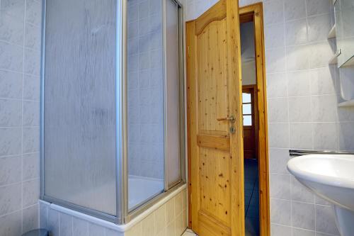 a bathroom with a shower and a sink at Waldesruh - FW in Zingst