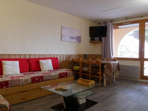 Appartement La Plagne, 3 pièces, 6 personnes - FR-1-329-47にあるシーティングエリア