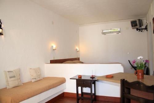 Tempat tidur dalam kamar di Apartamentos Turisticos Marsol