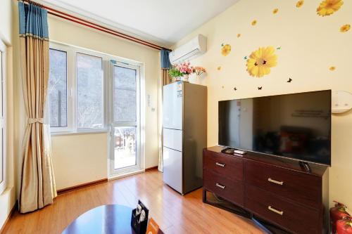 TV a/nebo společenská místnost v ubytování Gubei Town Boutique Homestay