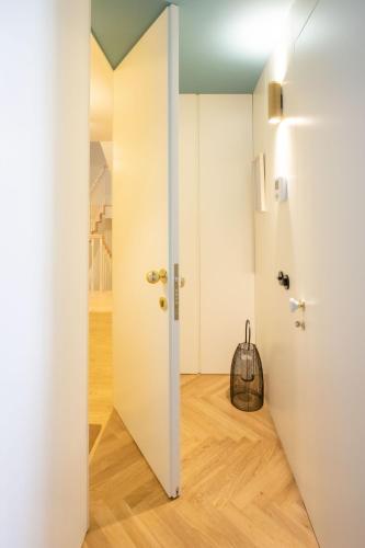 HM - Infante Riverside Apartment M