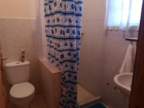 Ванна кімната в Casa da Paz-Martinchel