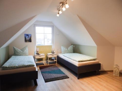 Een bed of bedden in een kamer bij Lachmöwe 03