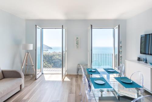 a living room with a table and a couch at Casa Panorama, Terre Marine in Corniglia