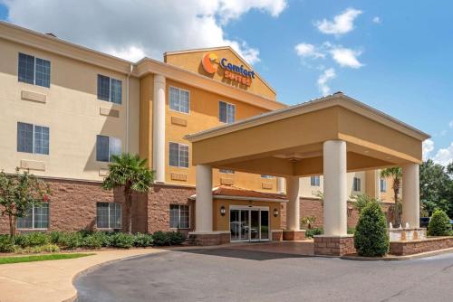 a rendering of the front of a hotel at Comfort Suites Alexandria in Alexandria