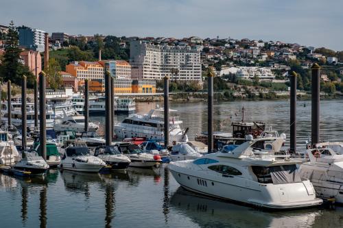 SLEEPBOAT YACHT in Oporto Douro
