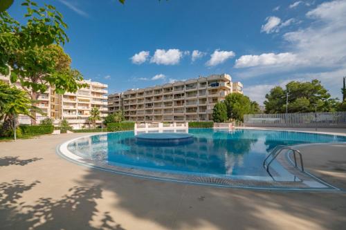 Salou-Piscina-Playa Port Aventura1
