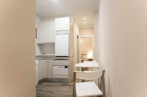 NEW. Moderno y elegante apartamento céntrico.