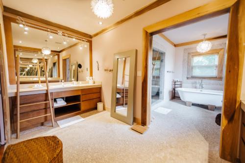 Ванная комната в Pink Sands Resort