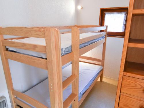 a couple of bunk beds in a room at Studio Valloire, 1 pièce, 4 personnes - FR-1-263-6 in Valloire