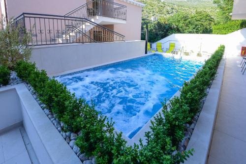 Piscina a Villa Lanterna o a prop