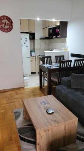 Η κουζίνα ή μικρή κουζίνα στο Apartman Ema