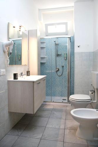 a bathroom with a shower and a toilet and a sink at Colle Dei Fiori Rooms in Cagliari