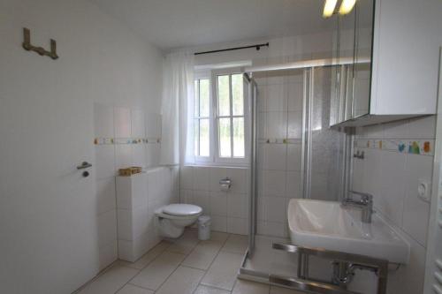 Koupelna v ubytování Reet-Hus Hanbutt