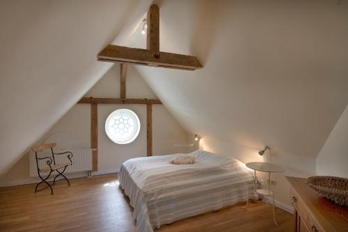 a attic bedroom with a bed and a window at Ferienwohnung 8 für 4 Personen Seeblick in Neuenkirchen