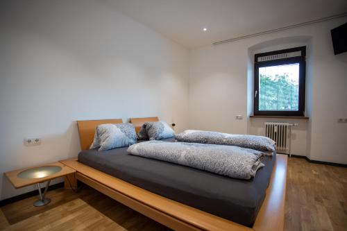 Кровать или кровати в номере Ferienwohnung Höpperger