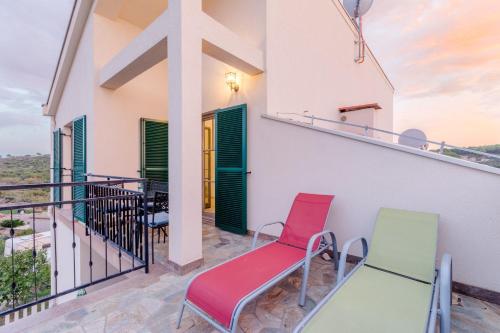Apartments Villa Kameja tesisinde bir balkon veya teras