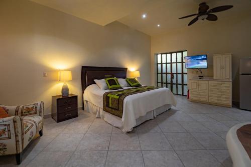 เตียงในห้องที่ Casa Las Palmas & Suites, San Miguel de Allende