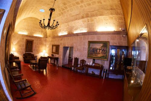 Χώρος καθιστικού στο Hotel Los Tambos Colonial