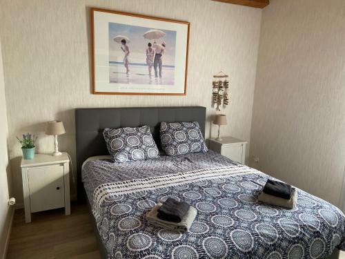 a bedroom with a bed with two people holding umbrellas at Beach house Atlantique 400m de la plage in Le Bois-Plage-en-Ré