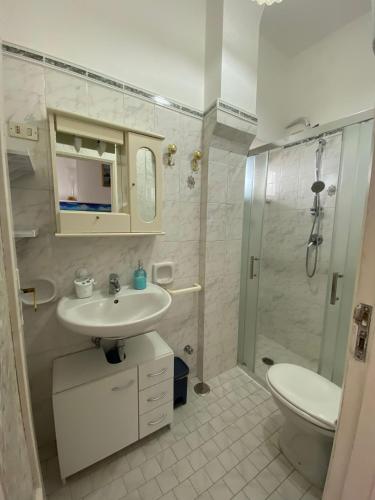 a bathroom with a sink and a shower and a toilet at GIARDINO SUL MARE in Amalfi