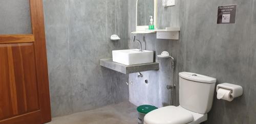 Ванная комната в Lavender mirissa