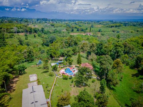 Finca Hotel San Isidroの敷地内または近くにあるプール