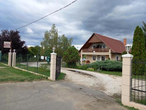a fence in front of a house with a house at Fancsika Vendégház in Debrecen